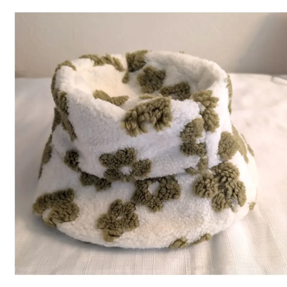 Fadivo New York White & Green Floral Sherpa Bucket Hat